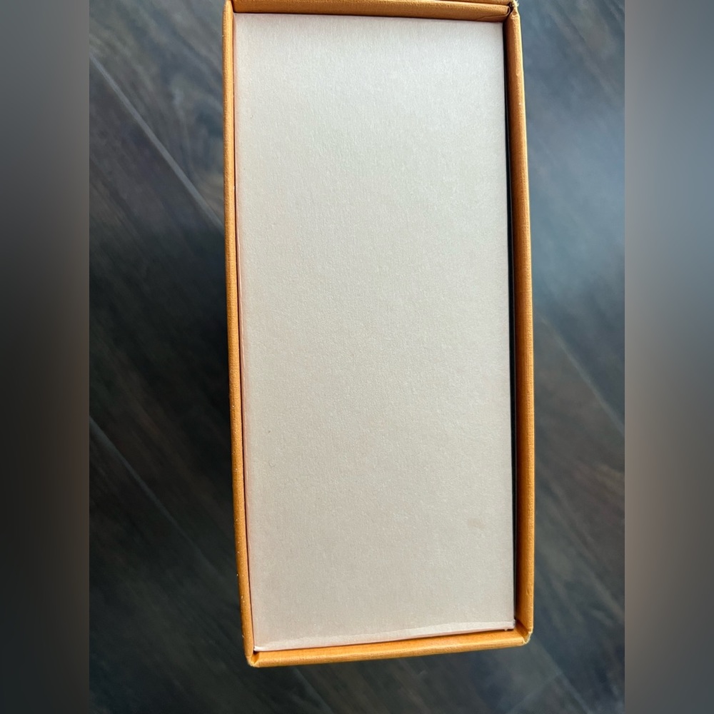 Authentic LV box+ribbon - Picture 4 of 11